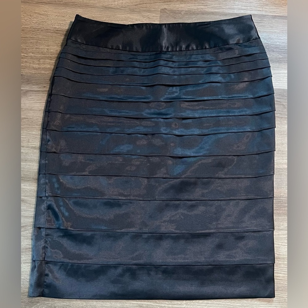 Dalia Collection Knee-Length Pencil Skirt